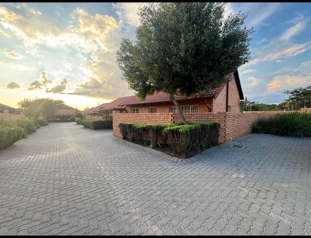 2 BEDROOM TOWNHOUSE FOR SALE IN THE REEDS